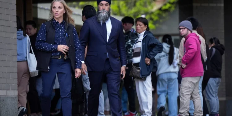 Canadian election campaigns end on somber note after Vancouver massacre