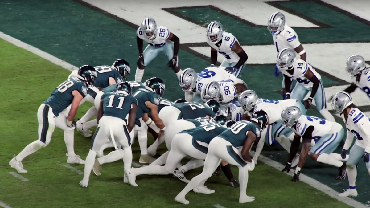 Philly eagles running a brotherly shove play against the cowboys