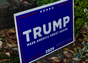 Trump yard sign