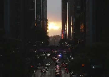 Active shooter reported in midtown Manhattan