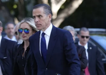 In ugly Democratic feud, both sides deserve to lose