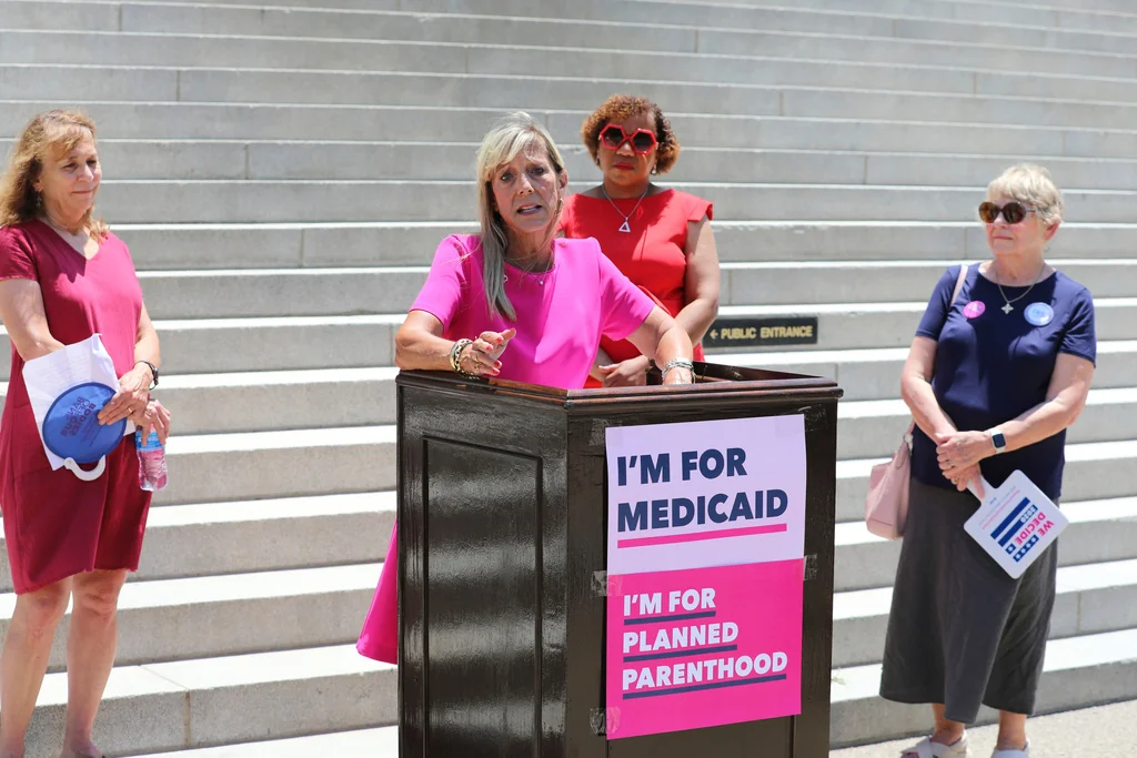 Judge extends pause on Trump's plan to defund Planned Parenthood