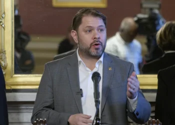 Lawmakers define extreme heat as disaster in new FEMA bill