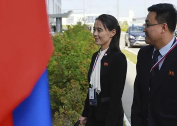 North Korea plays nicer with US, scorns South