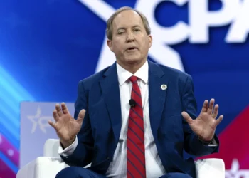 Paxton demands Illinois court enforce arrest of Texas Democrats