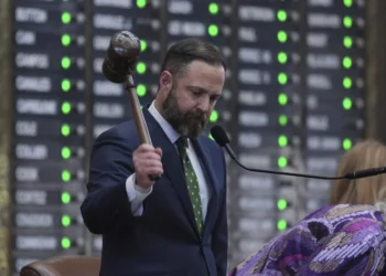 Texas House passes motion for arrests of absentee Democrats