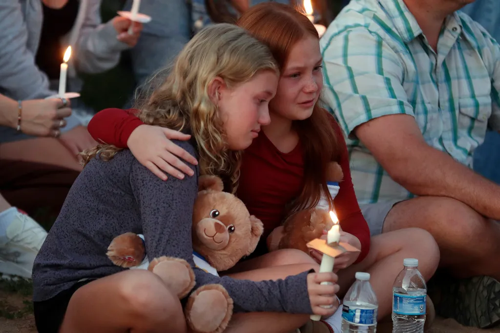 The ugly political divide over thoughts and prayers