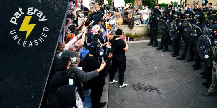 Weekend chaos in Portland: Anti-ICE protests turn violent