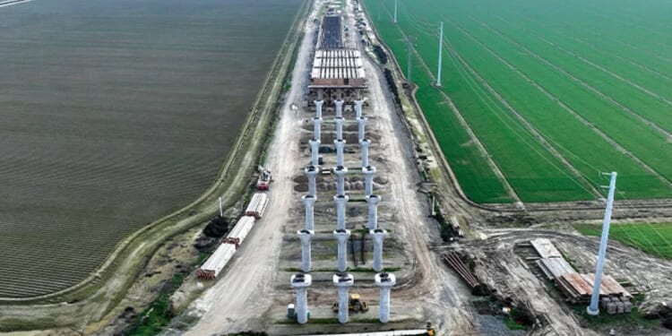 A public-private partnership could've saved California's bullet trains