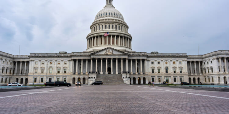 Federal agencies' government shutdown service and staff reduction