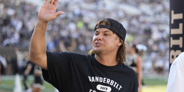 Theo Von asks DHS not to include him in 'banger' deportation video