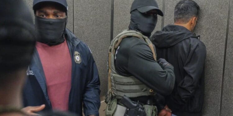 Trump administration directs federal agents to ignore California mask law