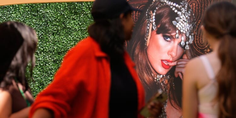 Is Taylor Swift a MAGA girl now? 