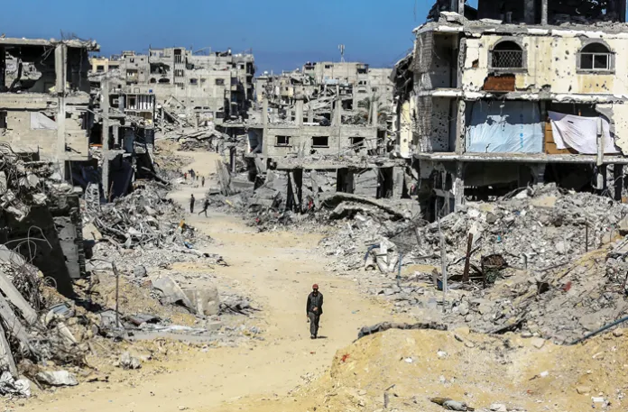 Palestinians in Gaza begin returning to the devastated southern city of Khan Yunis, Oct. 16, 2025. (Abed Rahim Khatib / Anadolu / Getty)