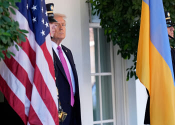 Dug-in lawmakers see Trump as antidote to shutdown gridlock