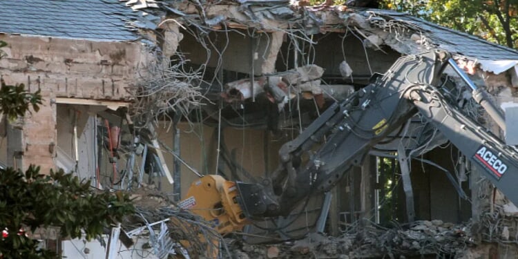 White House East Wing facade demolished for ballroom