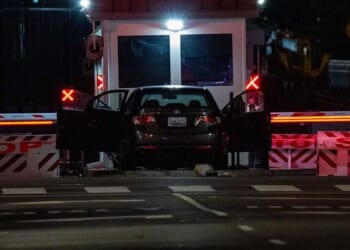 Suspect arrested after crashing vehicle into barricade near White House
