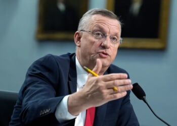 Veteran Affairs secretary urges Schumer to reopen government