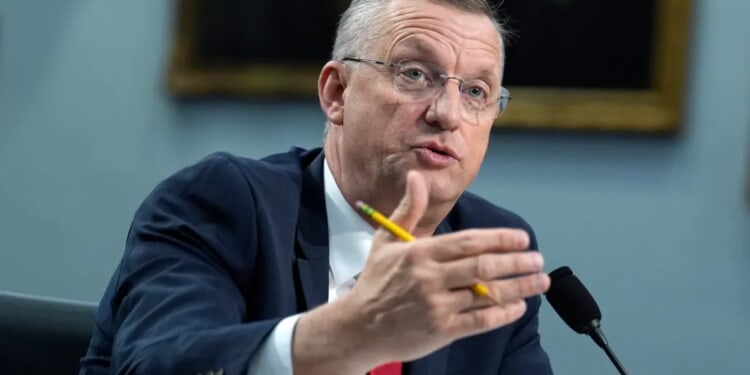 Veteran Affairs secretary urges Schumer to reopen government