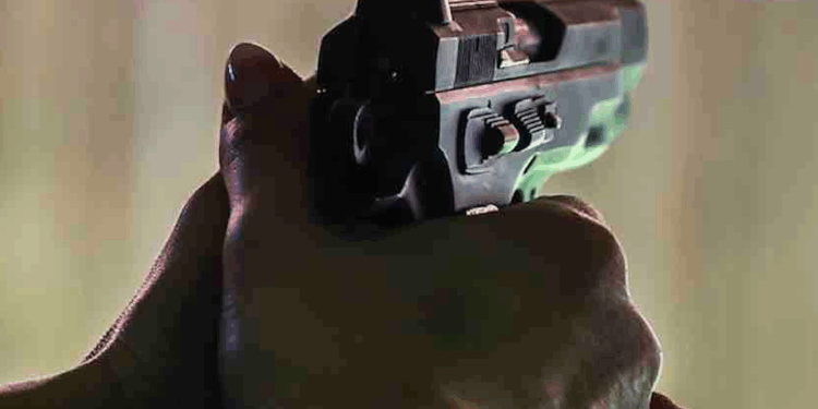 Creep with violent past allegedly gropes store customer, threatens to kill others — so woman in store shoots him dead instead