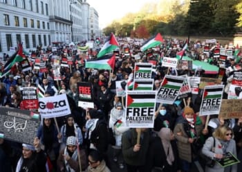 British Lawyer Arrested for Wearing Star of David Near Pro-Palestinian Mob