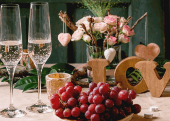 Roses, romance, and a rip-off: Raunchy 'Bonnie and Clyde' reportedly steal from Mon Chéri restaurant — after risqué romp