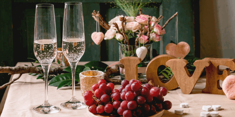 Roses, romance, and a rip-off: Raunchy 'Bonnie and Clyde' reportedly steal from Mon Chéri restaurant — after risqué romp