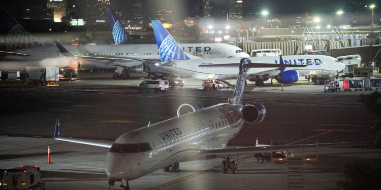 Air Traffic Delays Pile Up as Shutdown Drags On