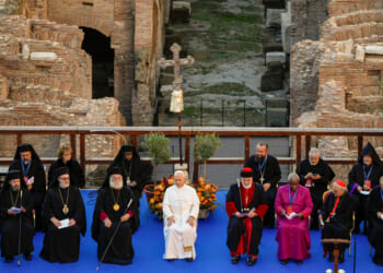 Assyrian leader gifts Pope Leo Chicago Cubs jersey