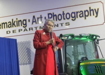 Earle-Sears returns to campaign trail, links Spanberger to redistricting and $150K Democratic donation