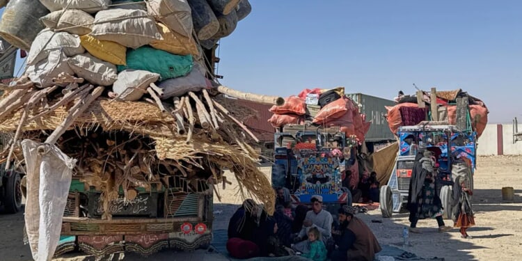 Afghanistan says it has killed 58 Pakistani soldiers in overnight border operations