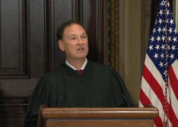 Samuel Alito at a WH swearing-in ceremony.