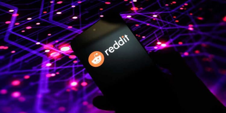 Chinese SIM farms are radicalizing Americans and destabilizing society, intel experts say