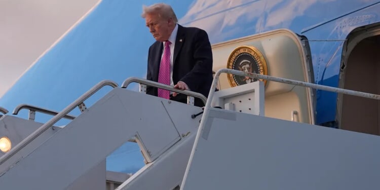 FBI investigating hunting stand with line of sight to Air Force One