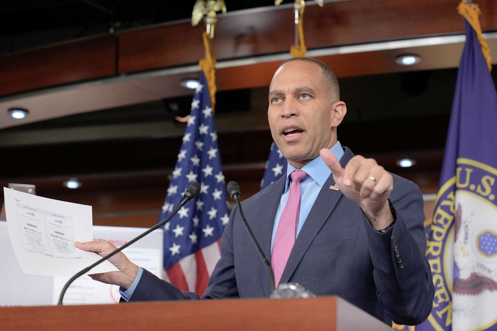 Jeffries and Schumer deny Trump's bipartisan shutdown talks