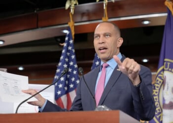 Jeffries holds presser as shutdown continues