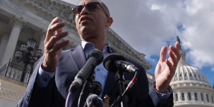 Jeffries holds presser on government shutdown