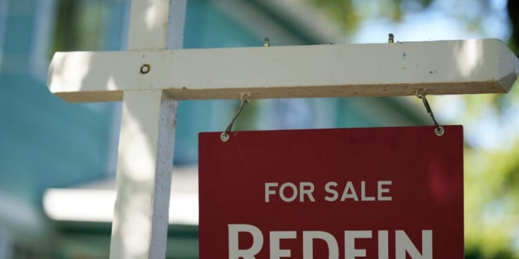 No, BlackRock isn't buying up all the houses