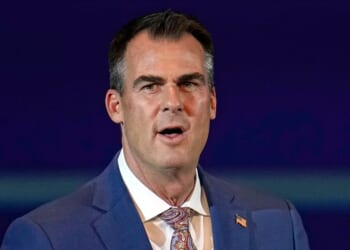 Stitt disagrees with Texas National Guard deployment to Chicago