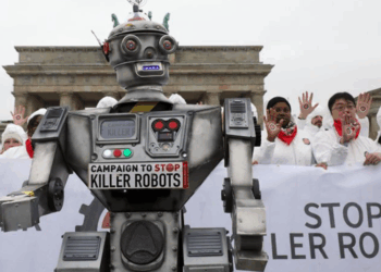 'Swarms of killer robots': Former Biden official says US military is afraid of using AI