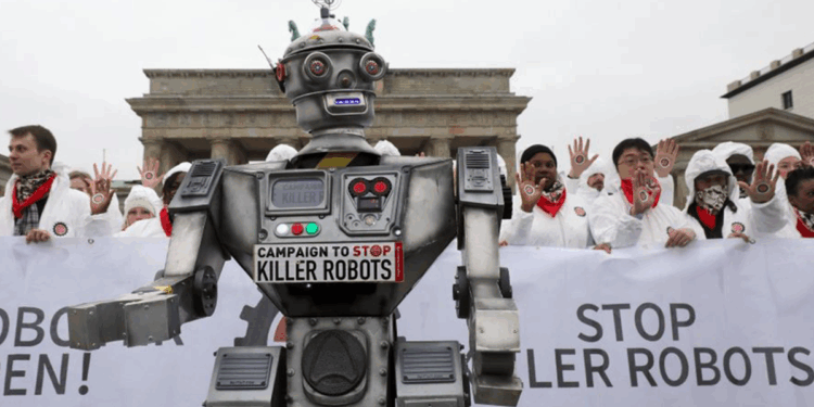 'Swarms of killer robots': Former Biden official says US military is afraid of using AI