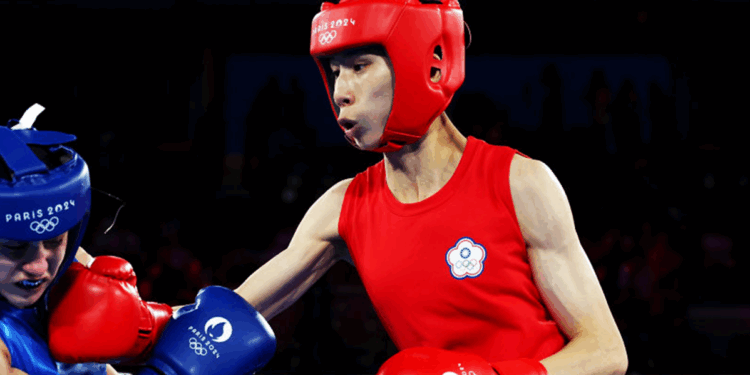 Transgender boxer returns to beat up 19-year-old girl