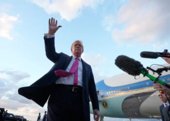 Trump dodges Mar-a-Lago 'grifters' amid gov shutdown fight