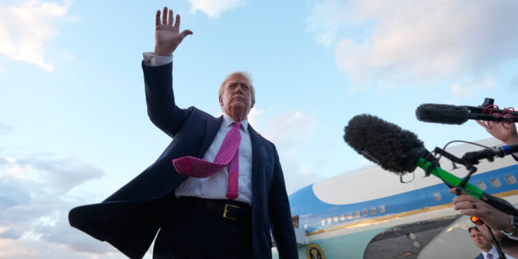 Trump dodges Mar-a-Lago 'grifters' amid gov shutdown fight