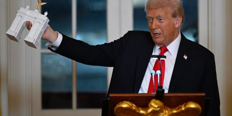 Trump unveils plans for 'Independence Arch' at DC donor dinner