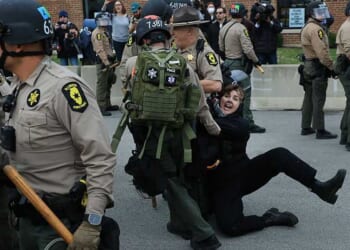 Trump urges SCOTUS to unleash National Guard in Chicago amid protests, increase in violence against ICE