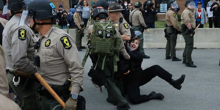 Trump urges SCOTUS to unleash National Guard in Chicago amid protests, increase in violence against ICE