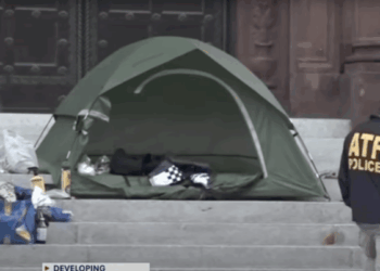 Washington Post Dubs Armed Red Mass Suspect ’Man With Tent’