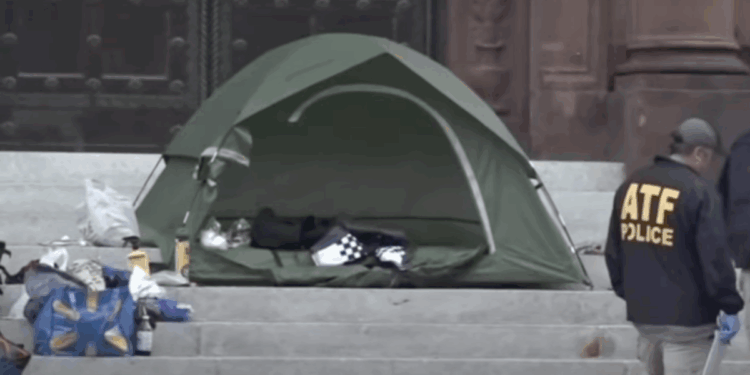 Washington Post Dubs Armed Red Mass Suspect ’Man With Tent’