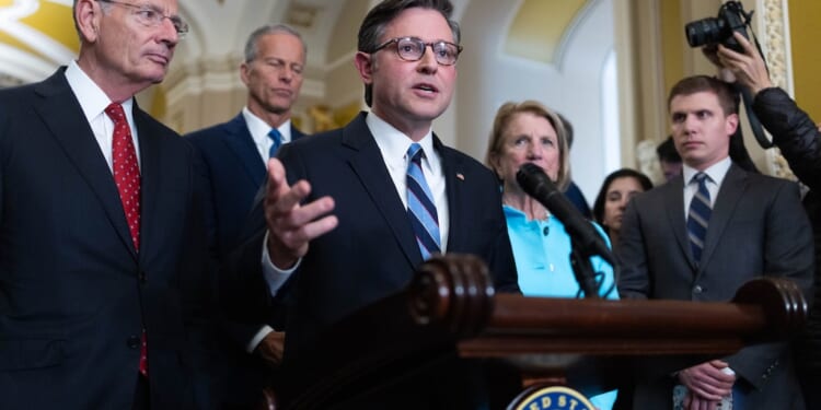 White House dials up heat on Democrats amid shutdown gridlock